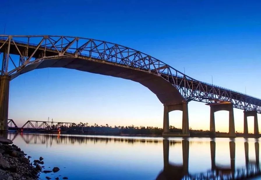 钢构上市,家的温馨与友情的桥梁