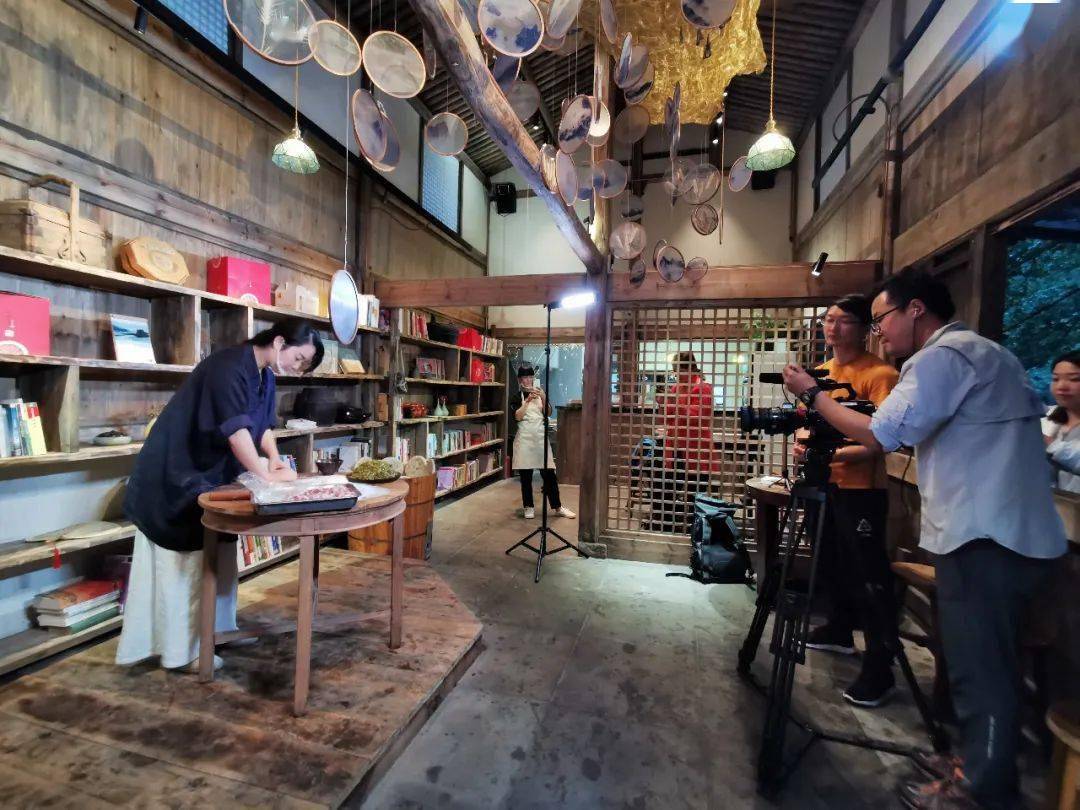 图文转换前沿,小巷中的秘密美食探店之旅