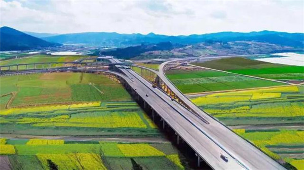 石泸高速最新动态,进展、挑战与前景展望