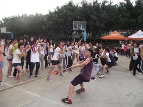 拔河比赛的划线距离与心中的无限情谊