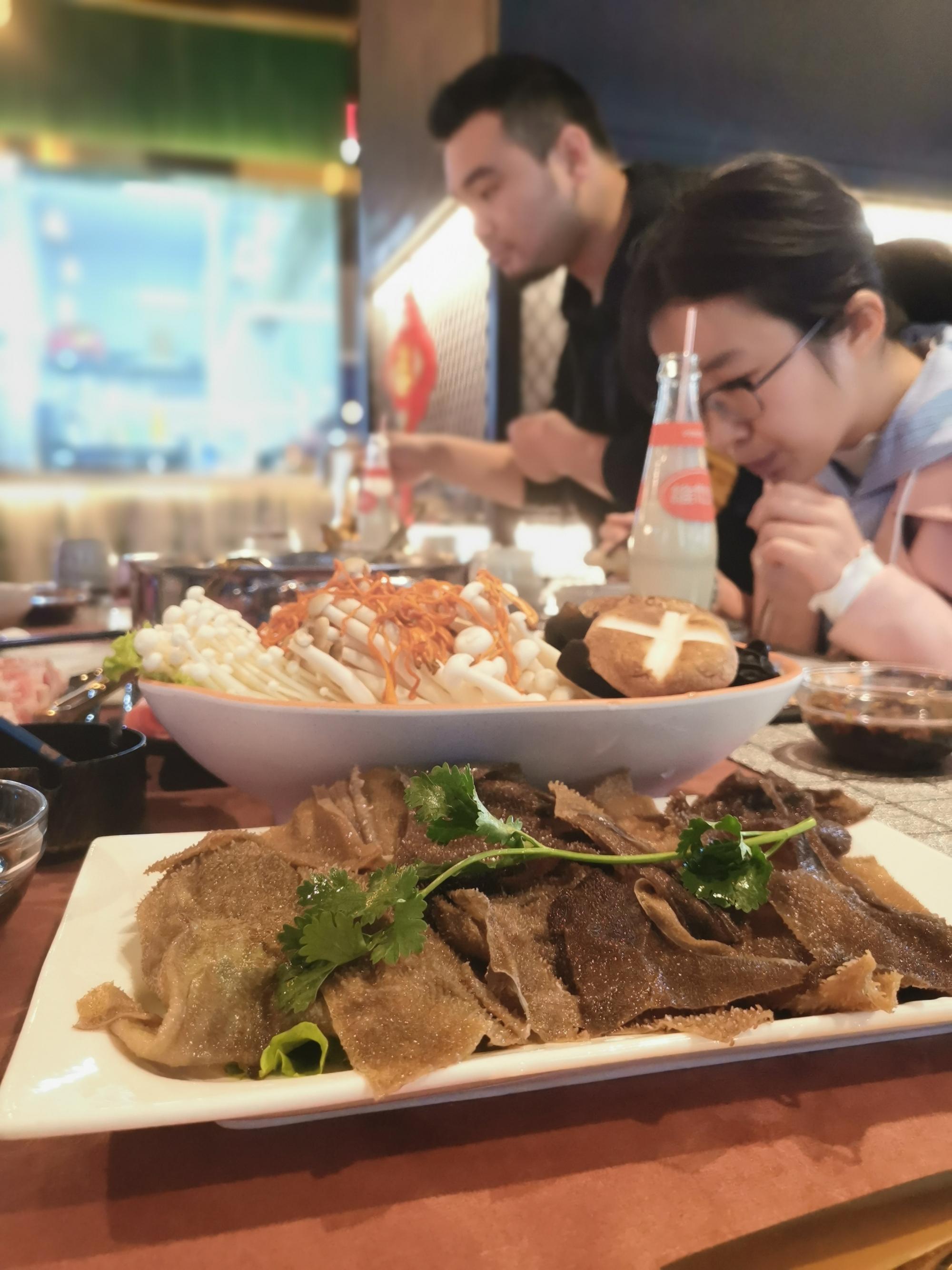 看图识明星,探秘小巷中的星光特色小店