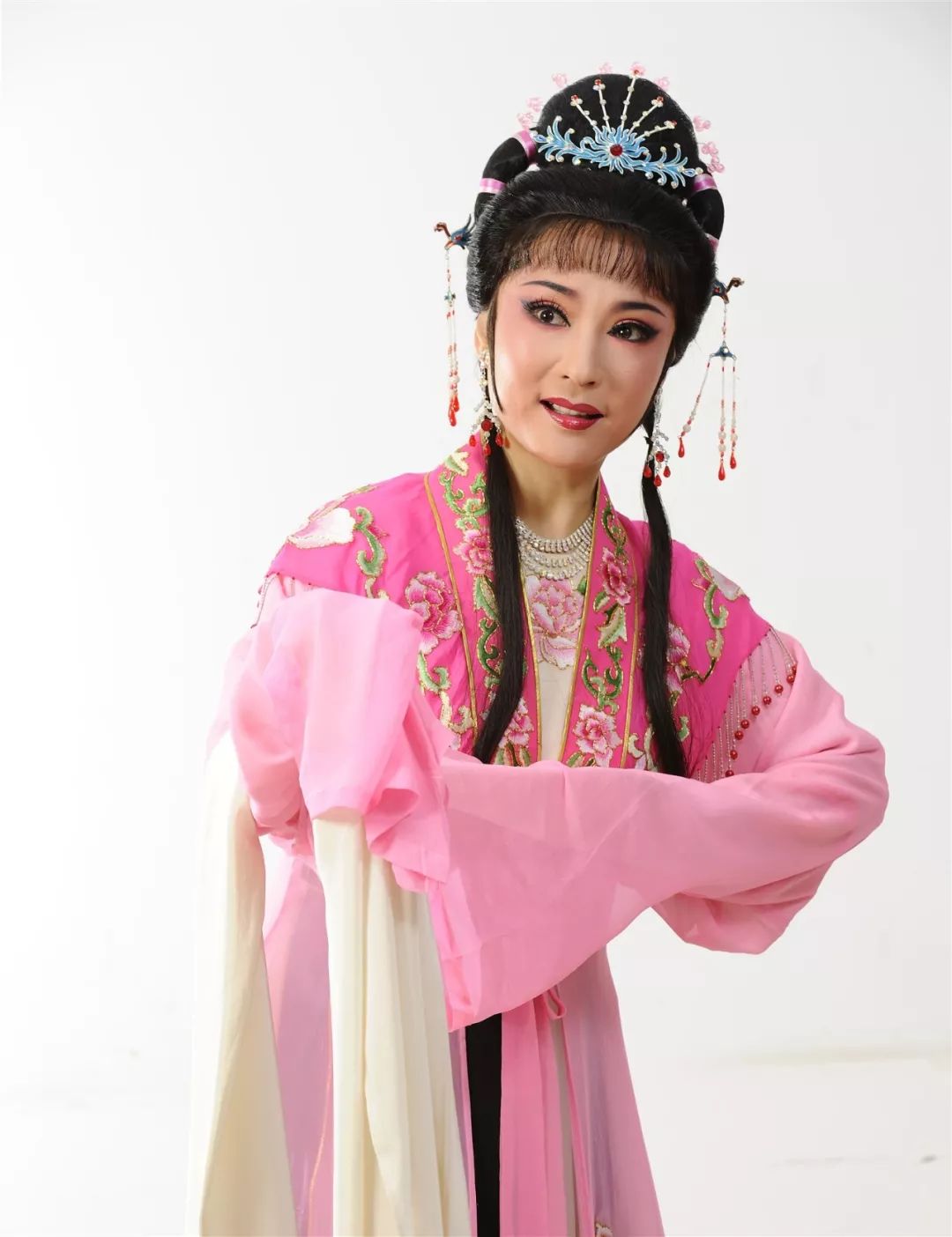 越剧新星璀璨闪耀——越剧演员张杭英的高科技生活体验