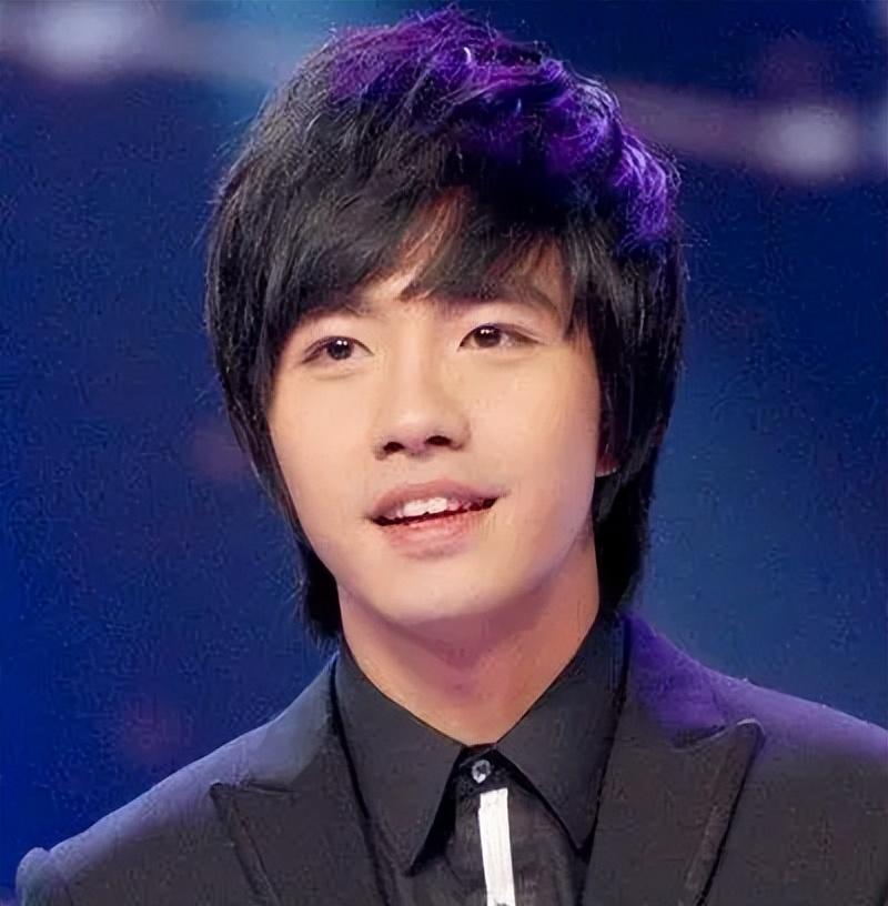 被烧伤的明星,逆境中的光芒,自信与成就的力量