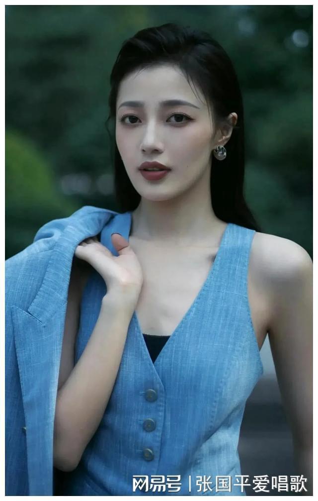 薛微演员,演艺之路的璀璨之星