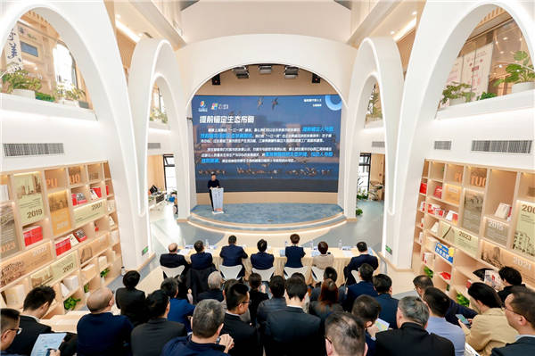 亚元最新动态,学习变革的浪潮,自信与成就感的源泉