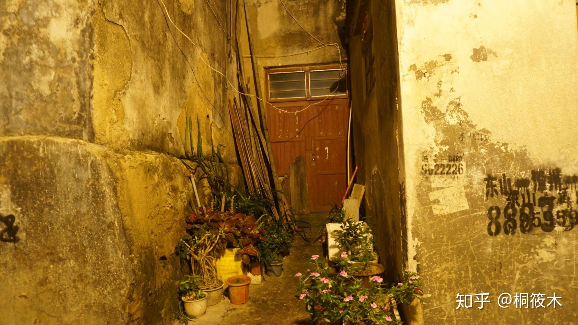 最新的激活,小巷深处的独特风味