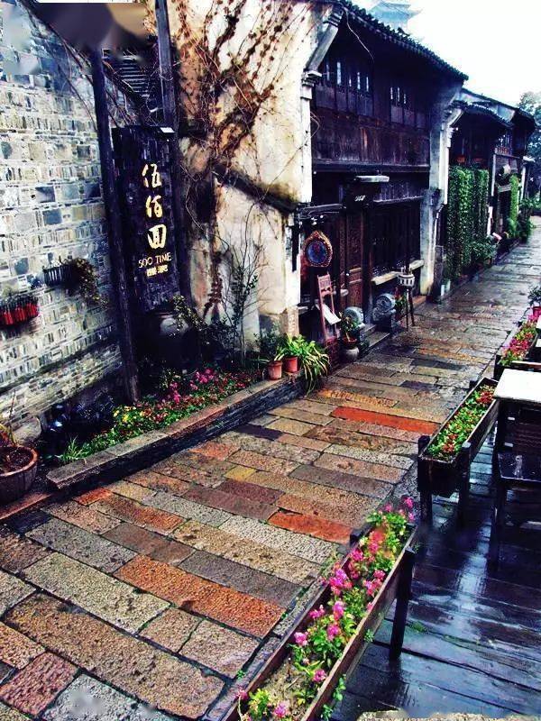 最新的激活,小巷深处的独特风味