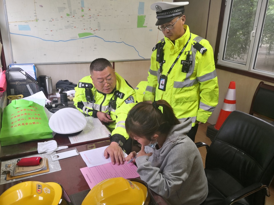 灵丘交警最新动态，科技助力，提升交通管理效率