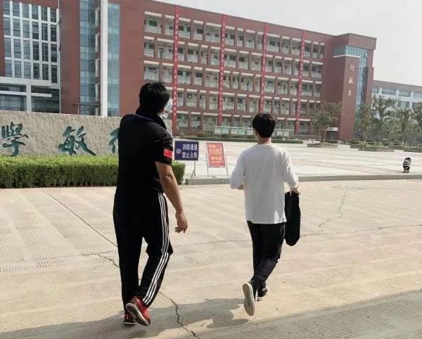 灌云最新考场,考试与友情的奇妙交织