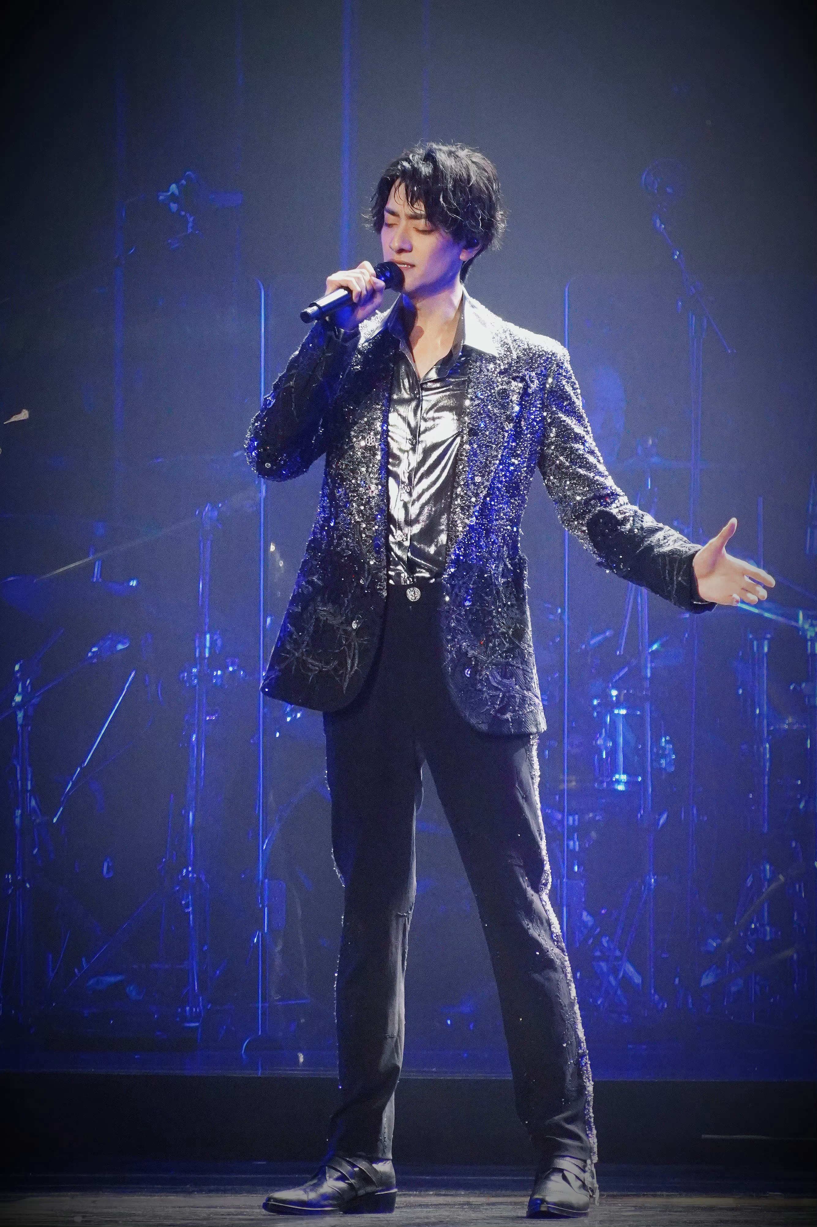 郑云龙最新现身,科技新品惊艳登场,开启智能生活新篇章!