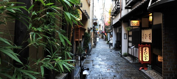 小尼最新表,小巷深处的独特时光