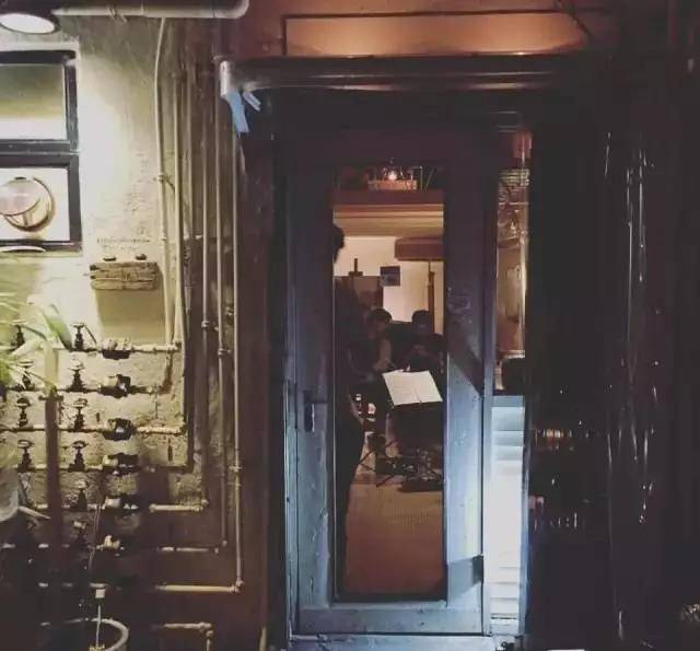 天下男修皆浮云最新,天下男修皆浮云最新,小巷深处的神秘特色小店